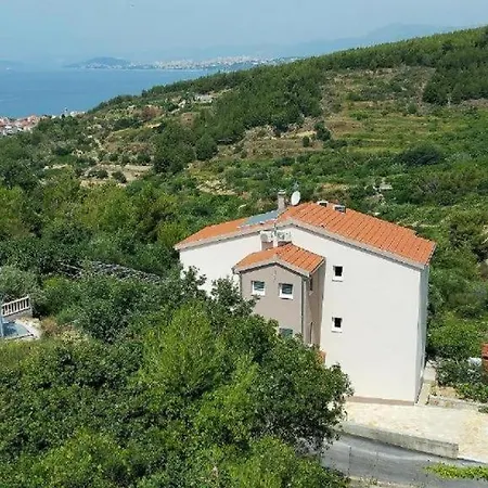 Carso Olea A4 2+1 Podstrana